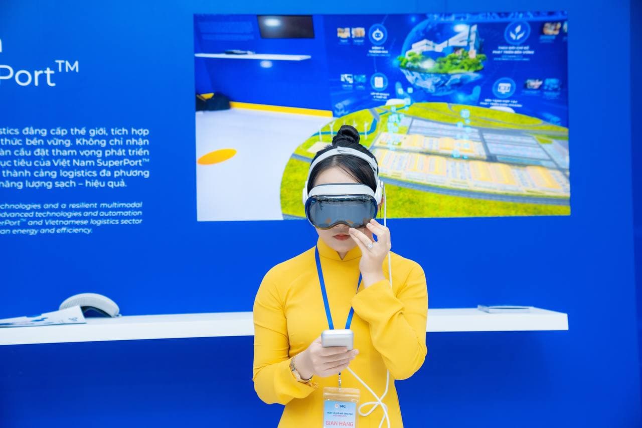 Mixed Reality Showcase for High-Level Stakeholder Engagement